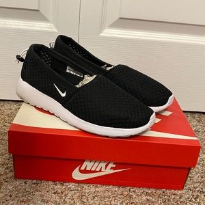 NIKE Roshe One Slip - Women’s